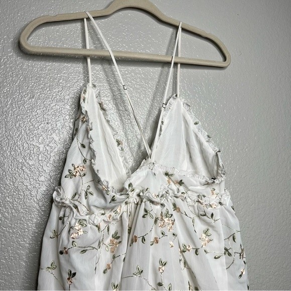 Floral White Ruffle Dress - Picture 6 of 9
